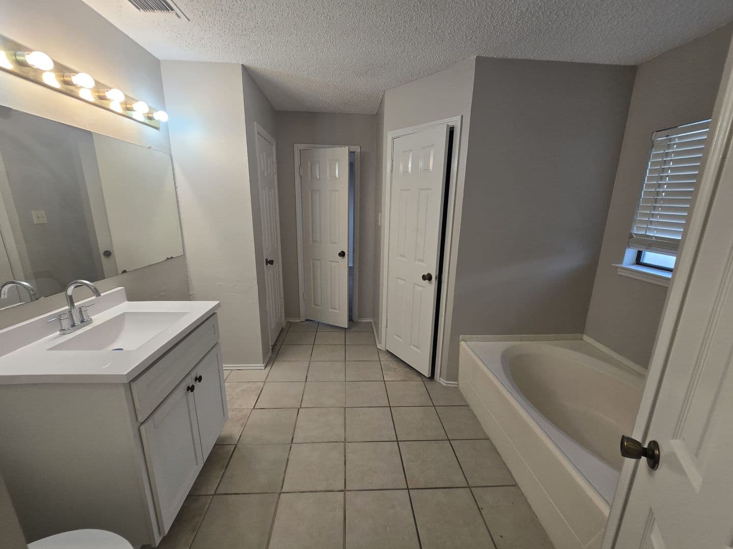 San Antonio House: 8703 Ridge Moon Dr