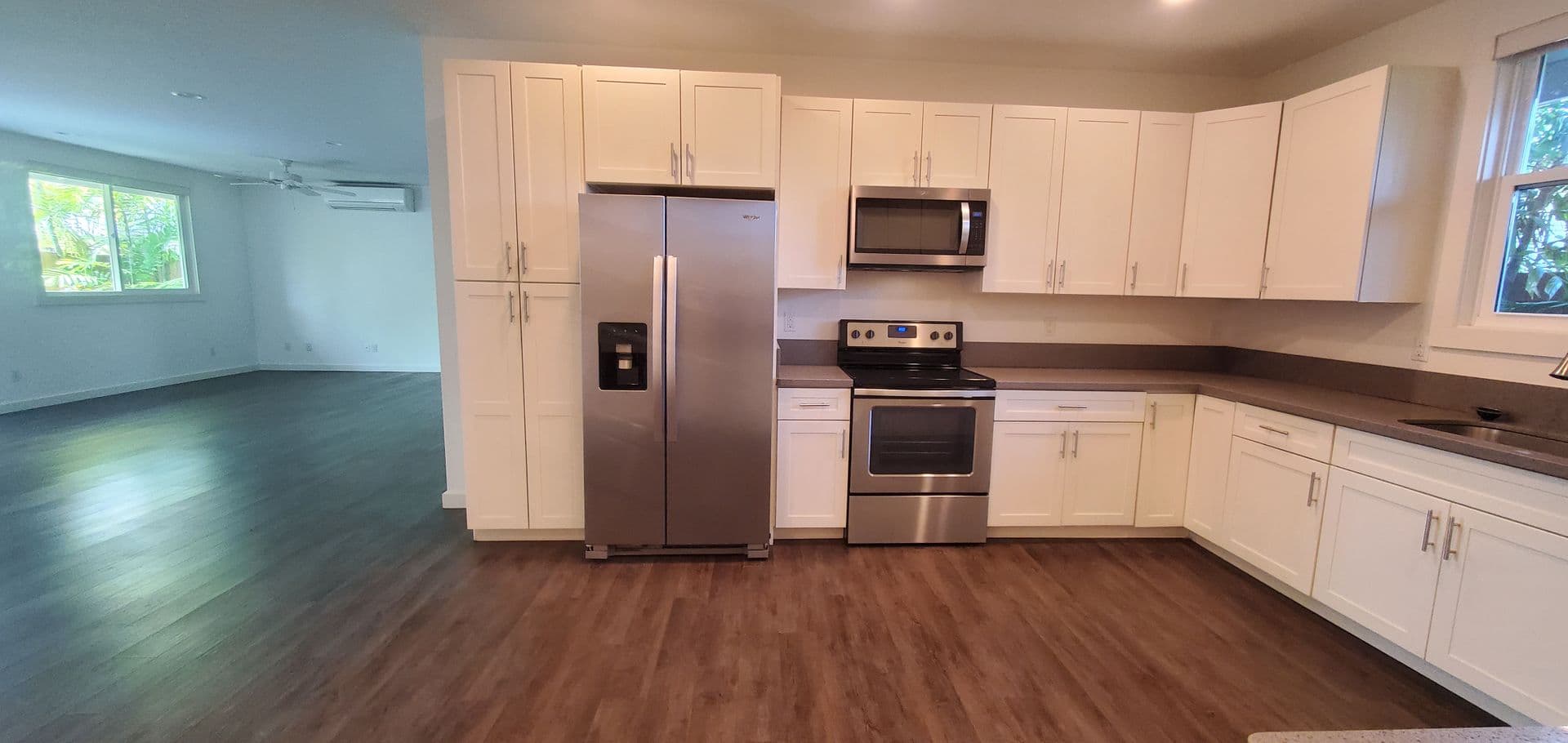 Kailua House: 135 Maluniu Ave, Downstairs