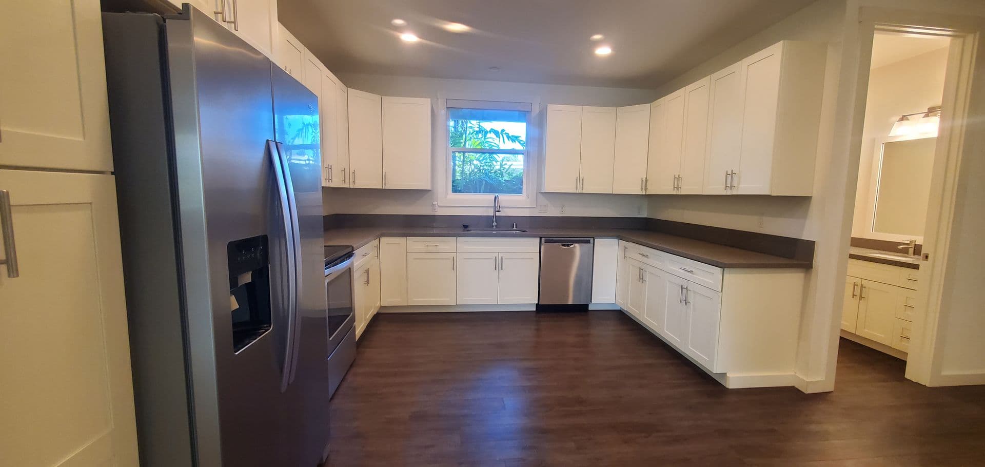 Kailua House: 135 Maluniu Ave, Downstairs