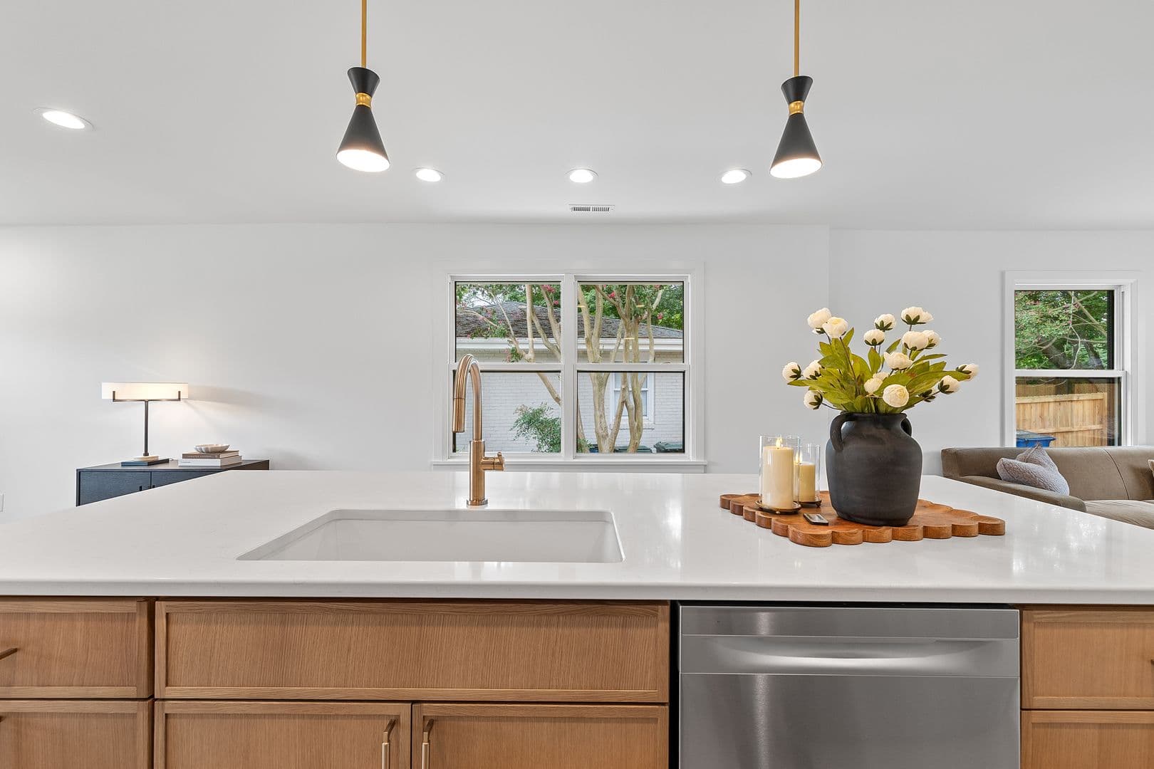 Raleigh House: 420 Peyton St