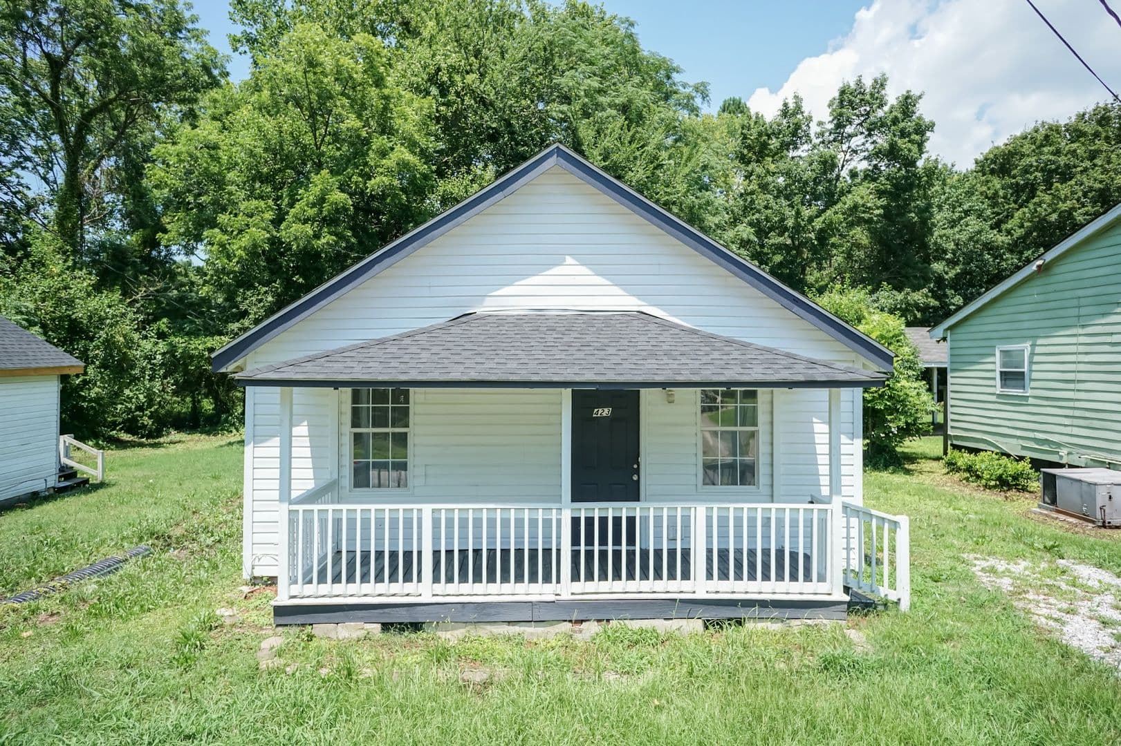 Henderson House: 423 E Rockspring St