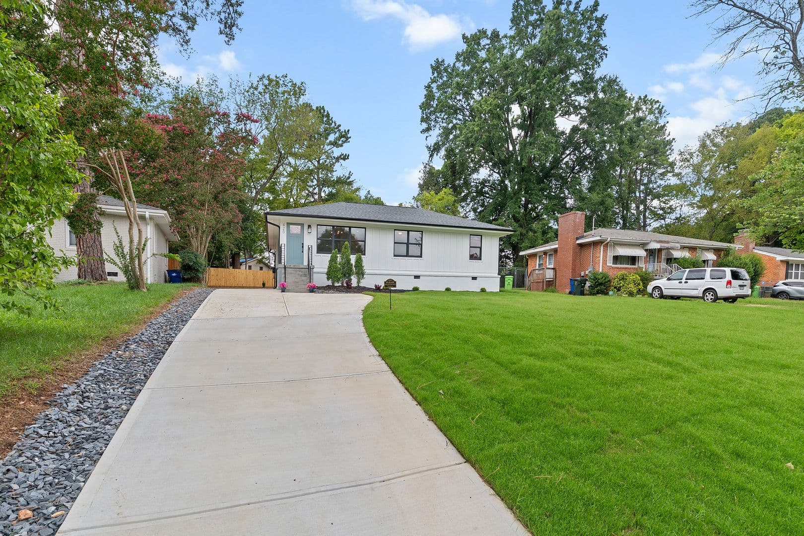 Raleigh House: 420 Peyton St