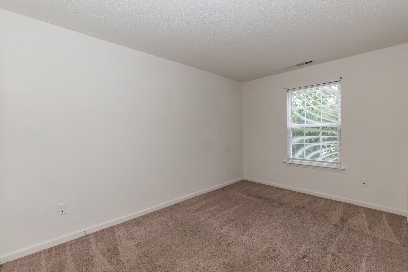 Raleigh House: 8650-112 Neuse Landing Ln