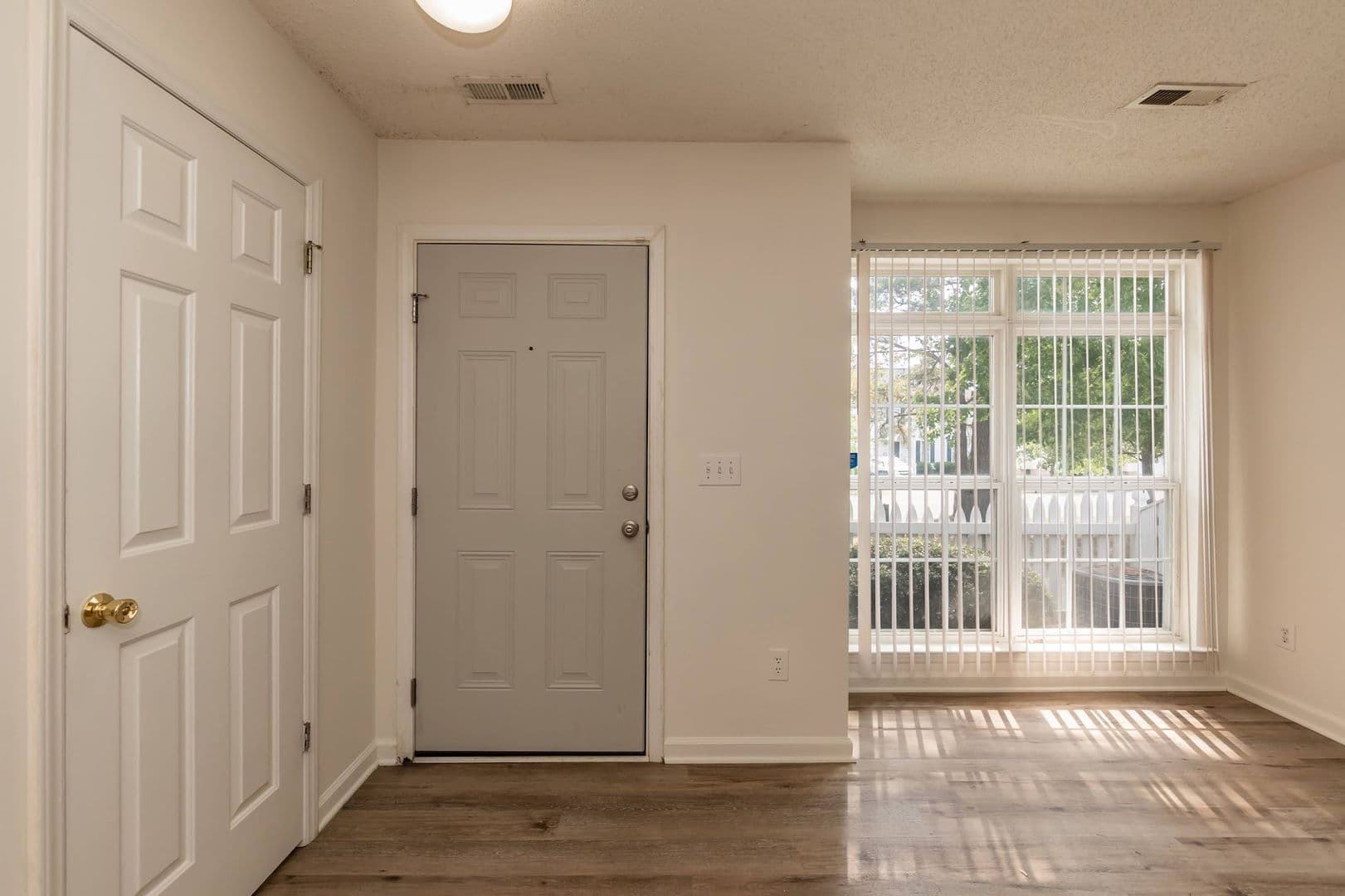 Raleigh House: 8650-112 Neuse Landing Ln