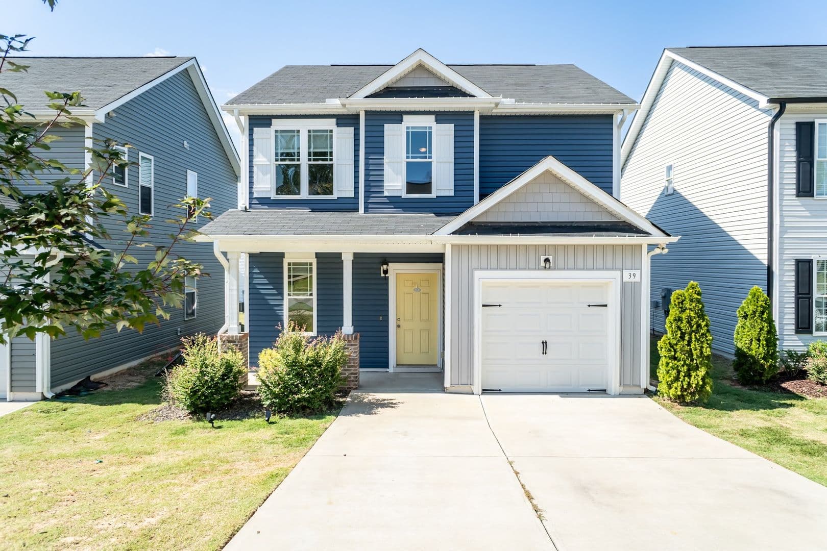 Clayton House: 39 Schoolhouse Way