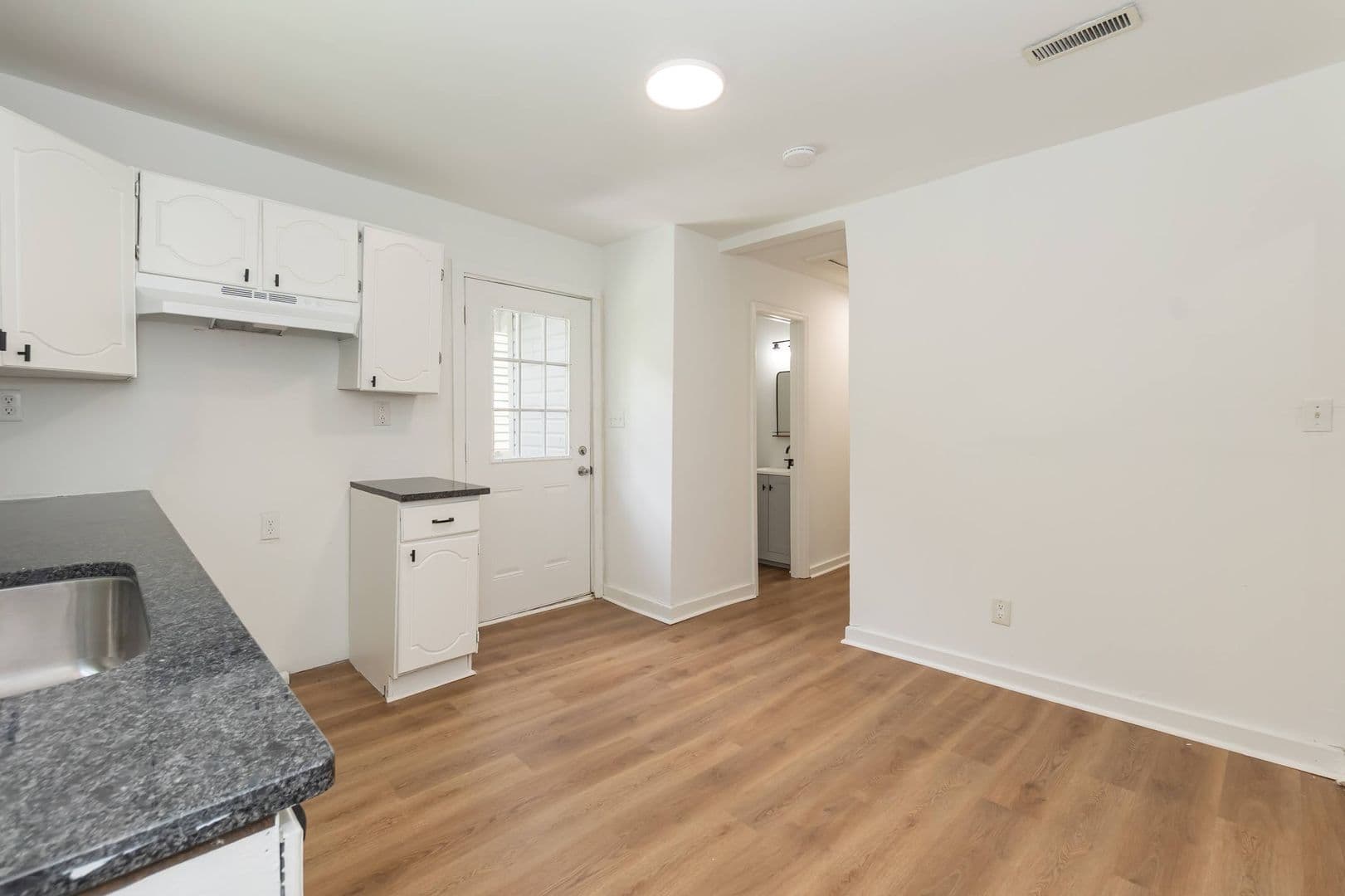 Henderson House: 423 E Rockspring St