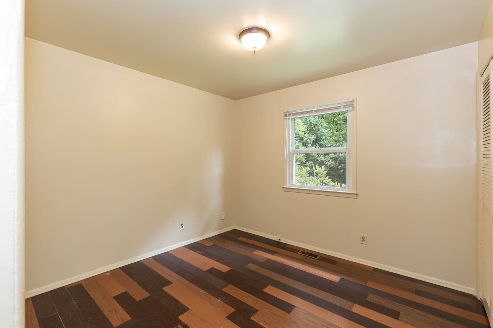 Durham House: 817 S Plum St
