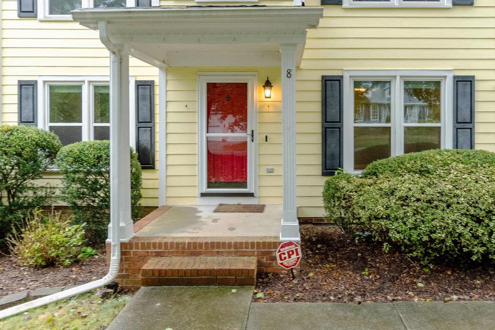 Durham House: 8 Woodcliff Cir