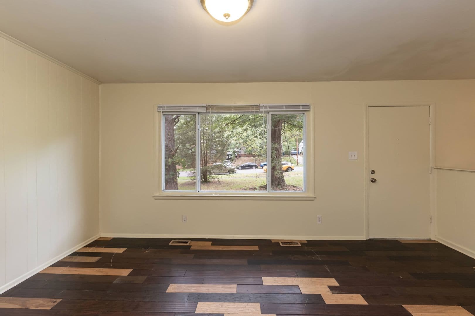 Durham House: 817 S Plum St