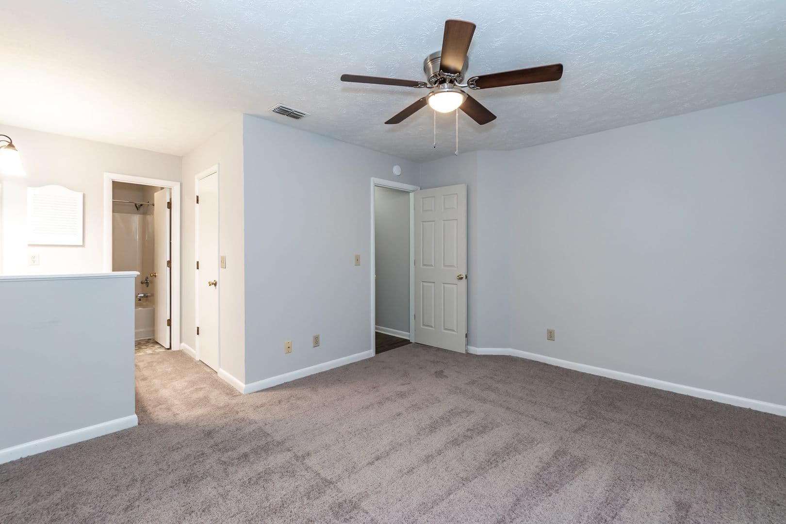 Fayetteville House: 6809 Willowbrook Dr Apt 2