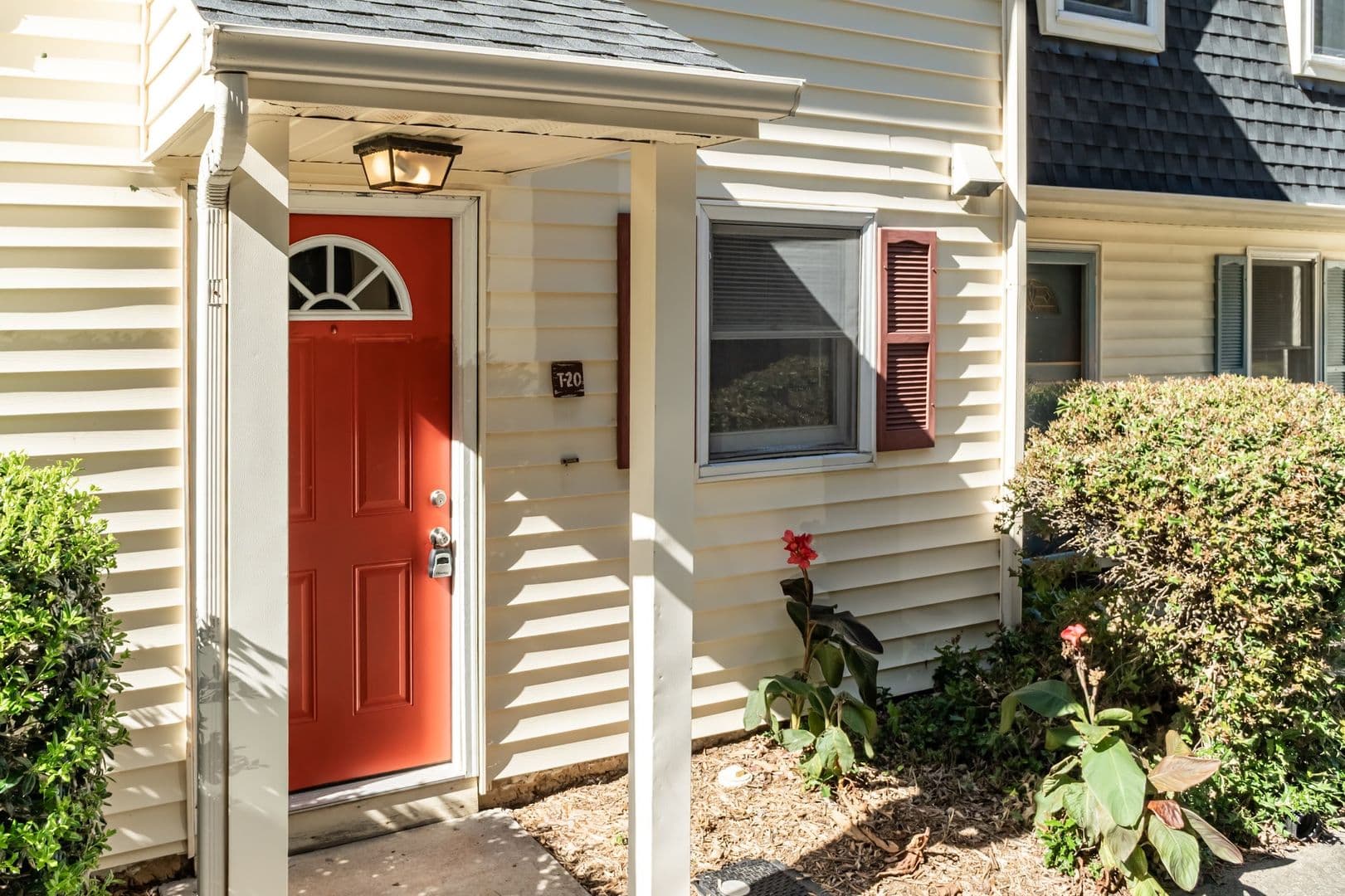 Durham House: 1507 Clermont Rd T-20