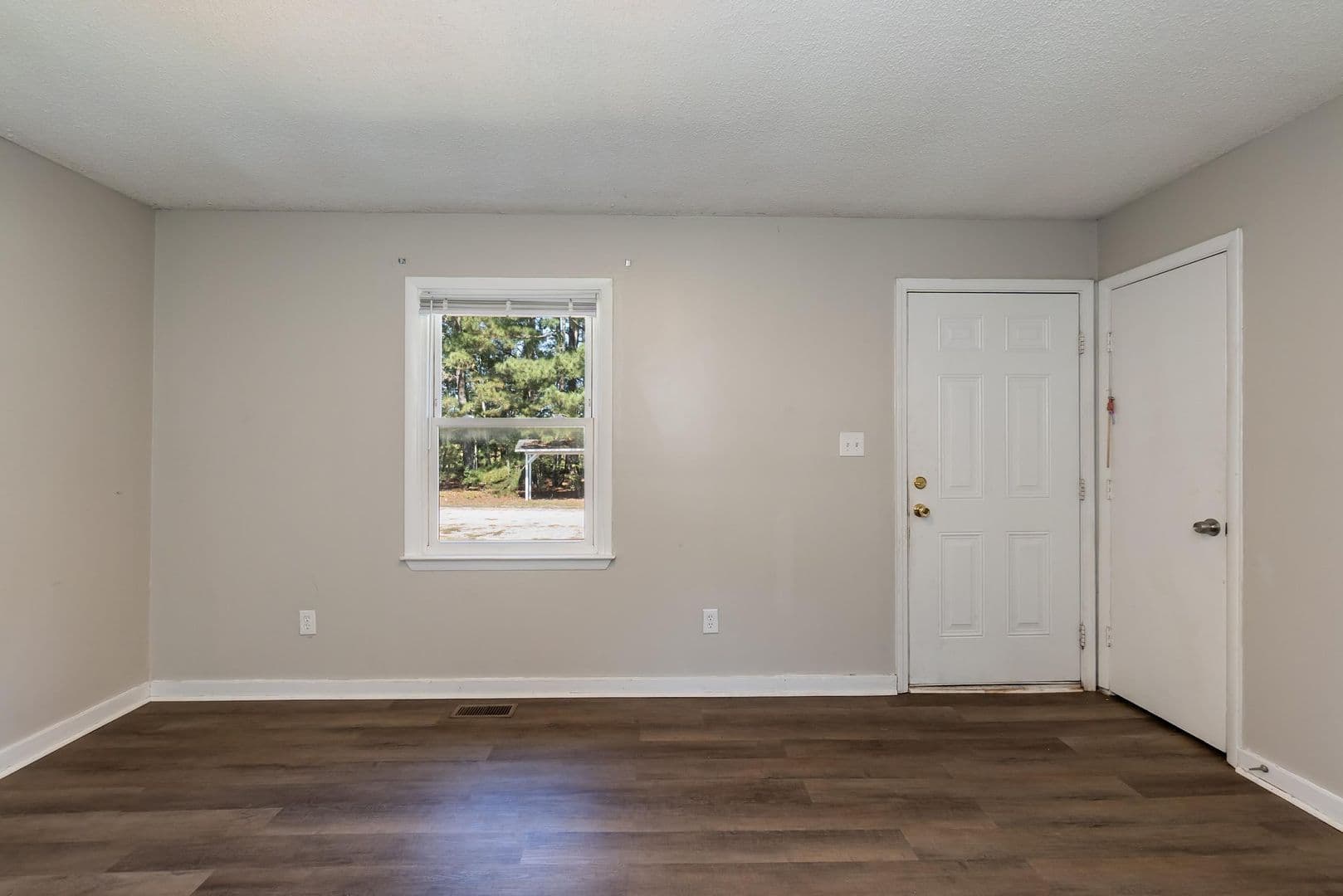 Warrenton House: 103-103 Warrenton Village Dr