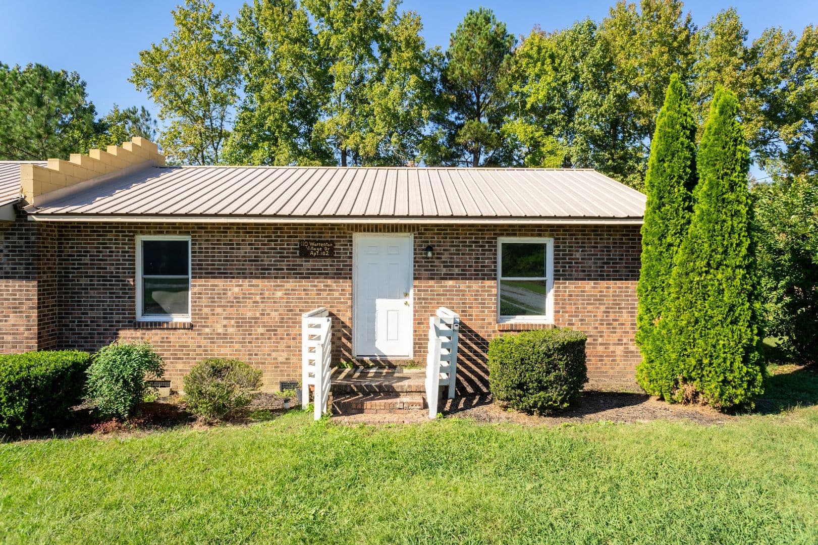 Warrenton House: 110-102 Warrenton Village Dr
