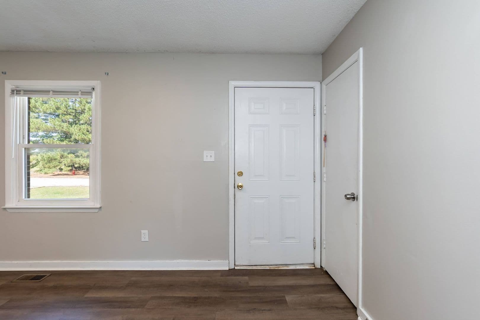Warrenton House: 103-103 Warrenton Village Dr