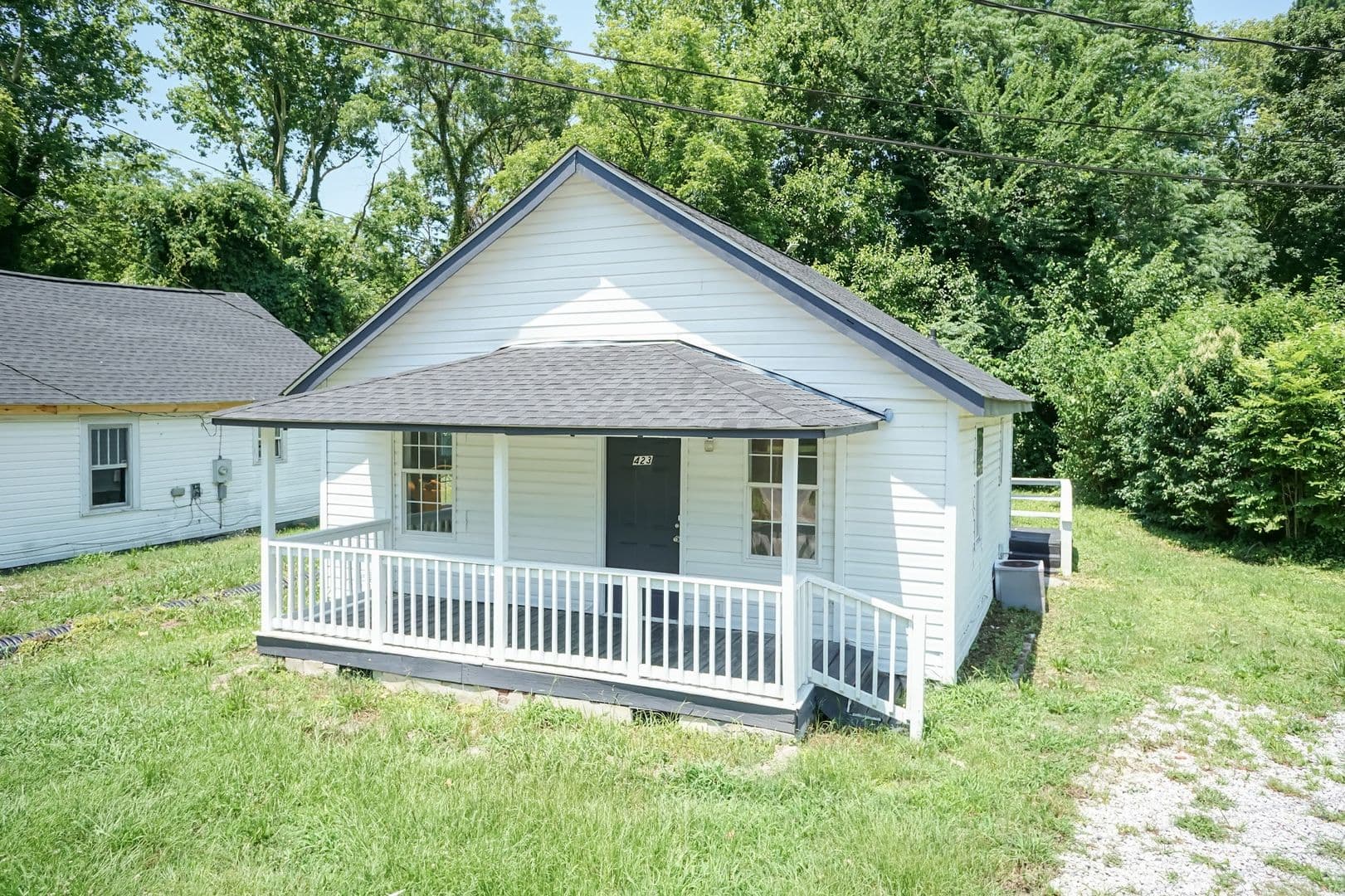 Henderson House: 423 E Rockspring St