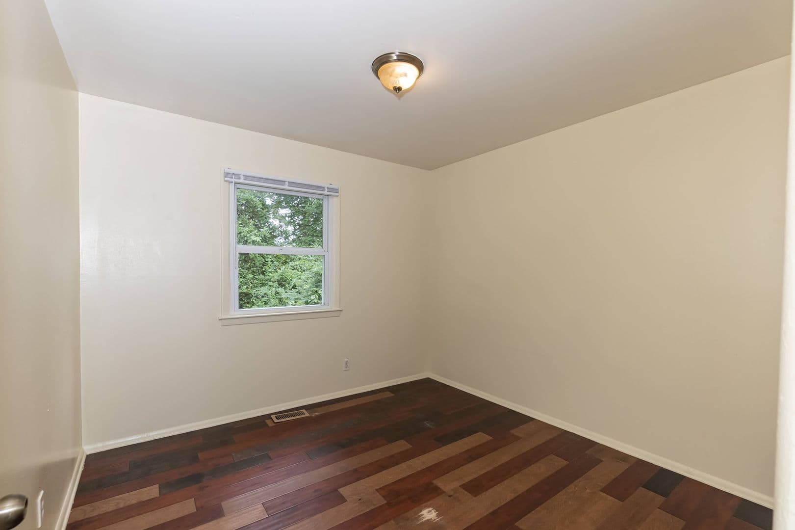 Durham House: 817 S Plum St