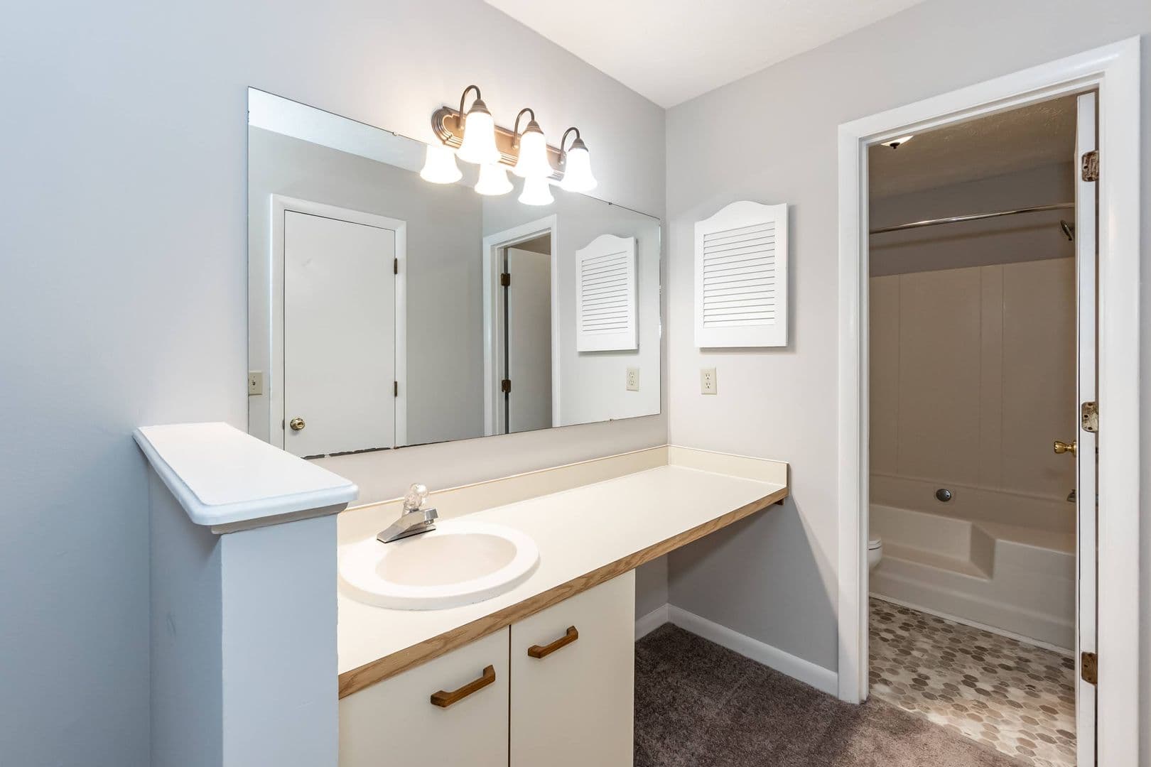 Fayetteville House: 6809 Willowbrook Dr Apt 2