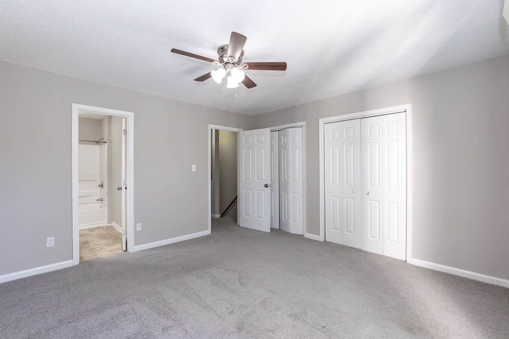 Durham House: 1507 Clermont Rd T-20