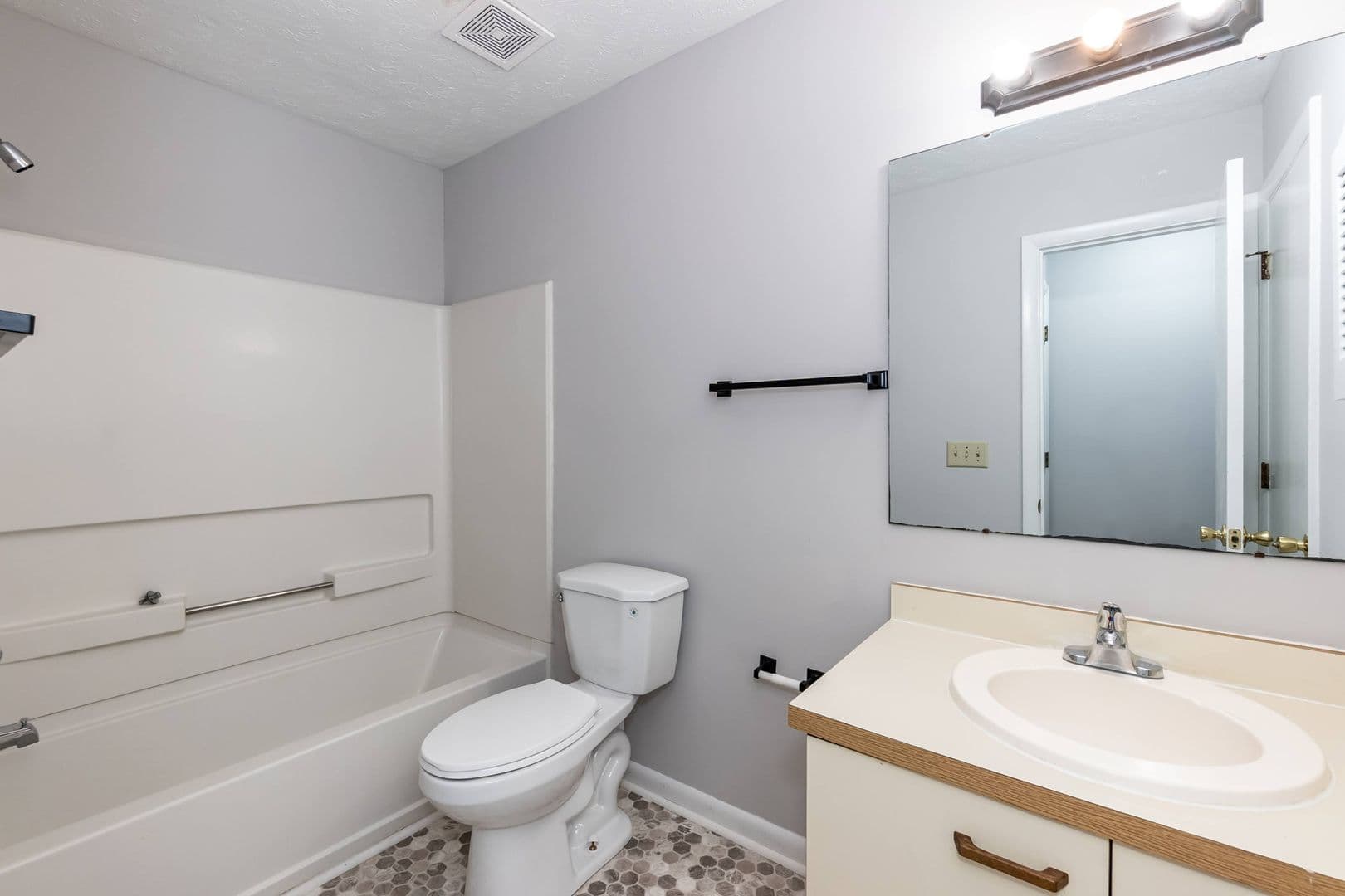 Fayetteville House: 6809 Willowbrook Dr Apt 2
