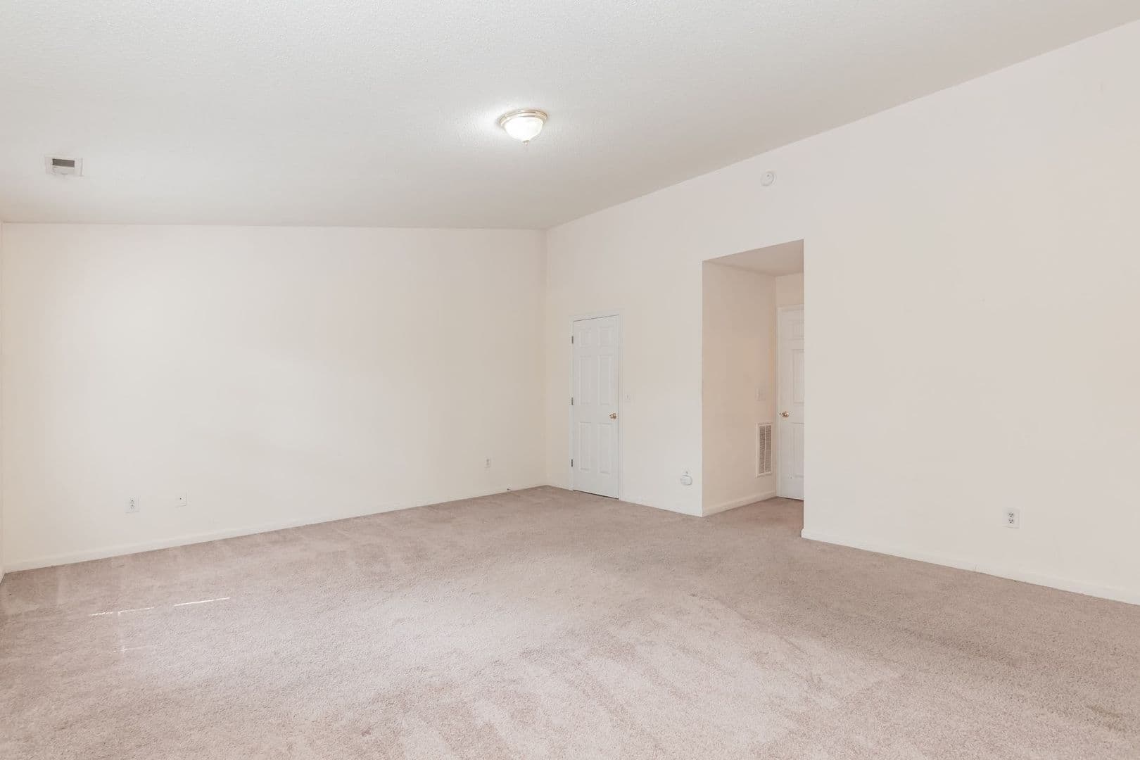 Raleigh House: 8650-112 Neuse Landing Ln