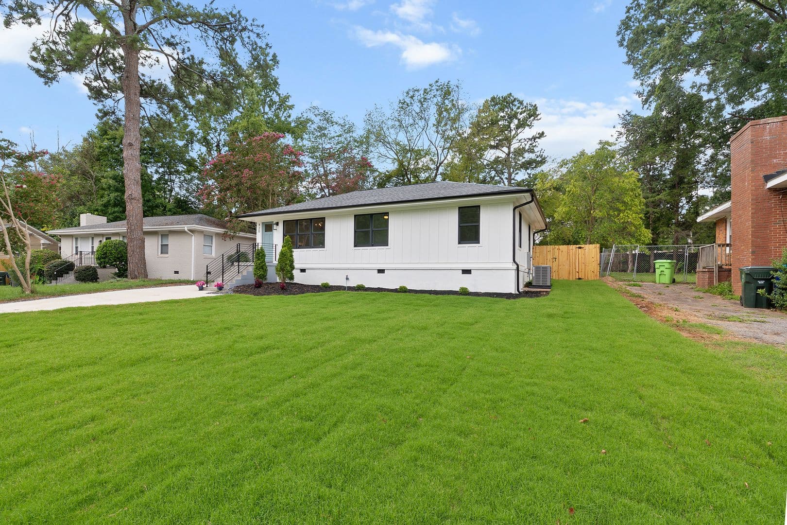 Raleigh House: 420 Peyton St