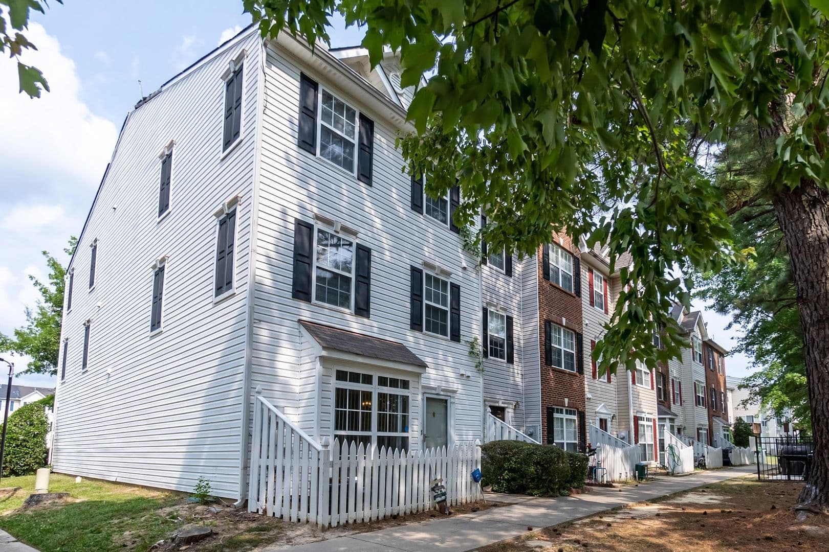 Raleigh House: 8650-112 Neuse Landing Ln
