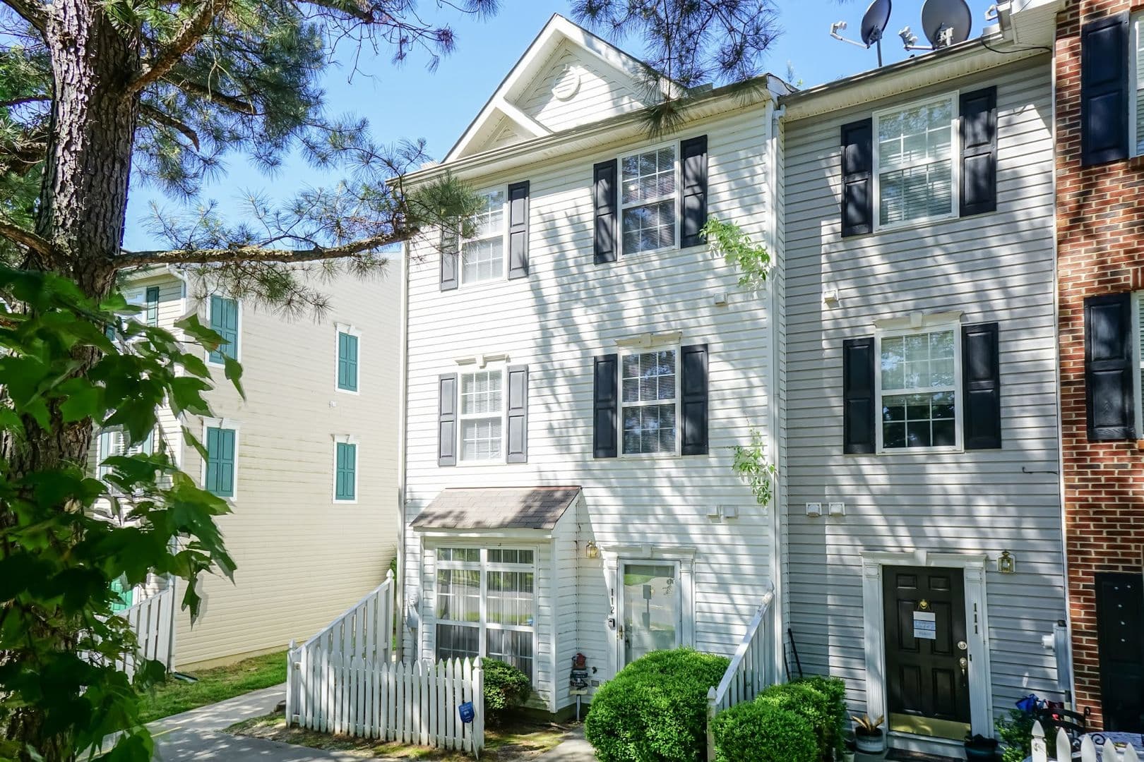 Raleigh House: 8650-112 Neuse Landing Ln