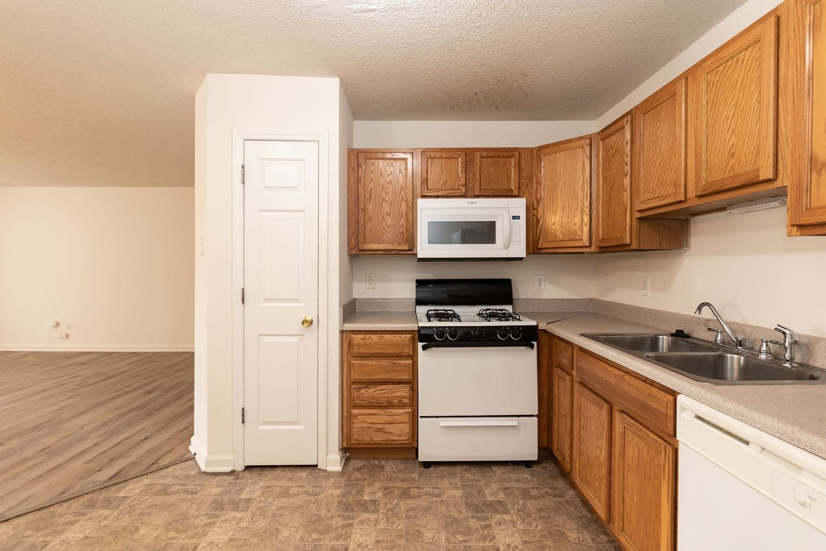 Raleigh House: 8650-112 Neuse Landing Ln