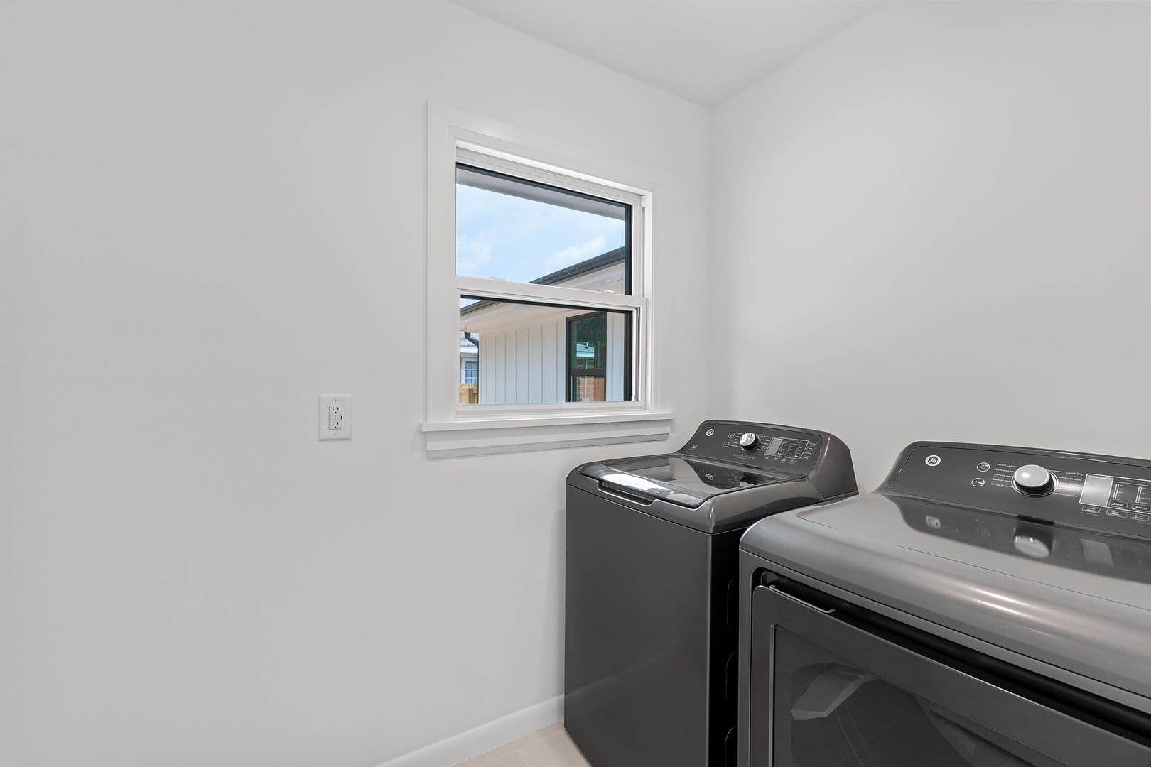 Raleigh House: 420 Peyton St