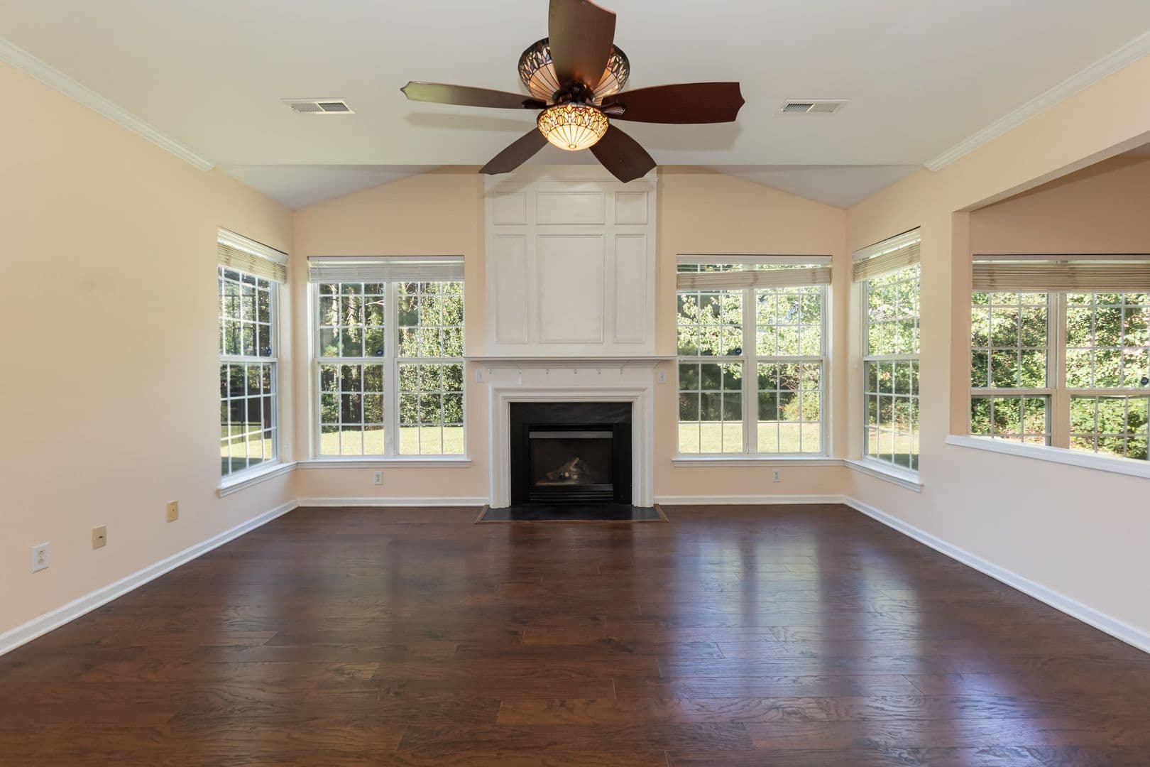 Cary House: 204 Sherwood Forest Place