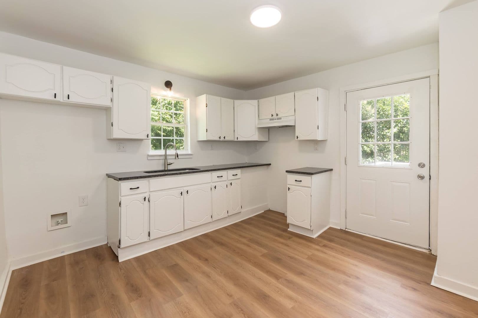 Henderson House: 423 E Rockspring St