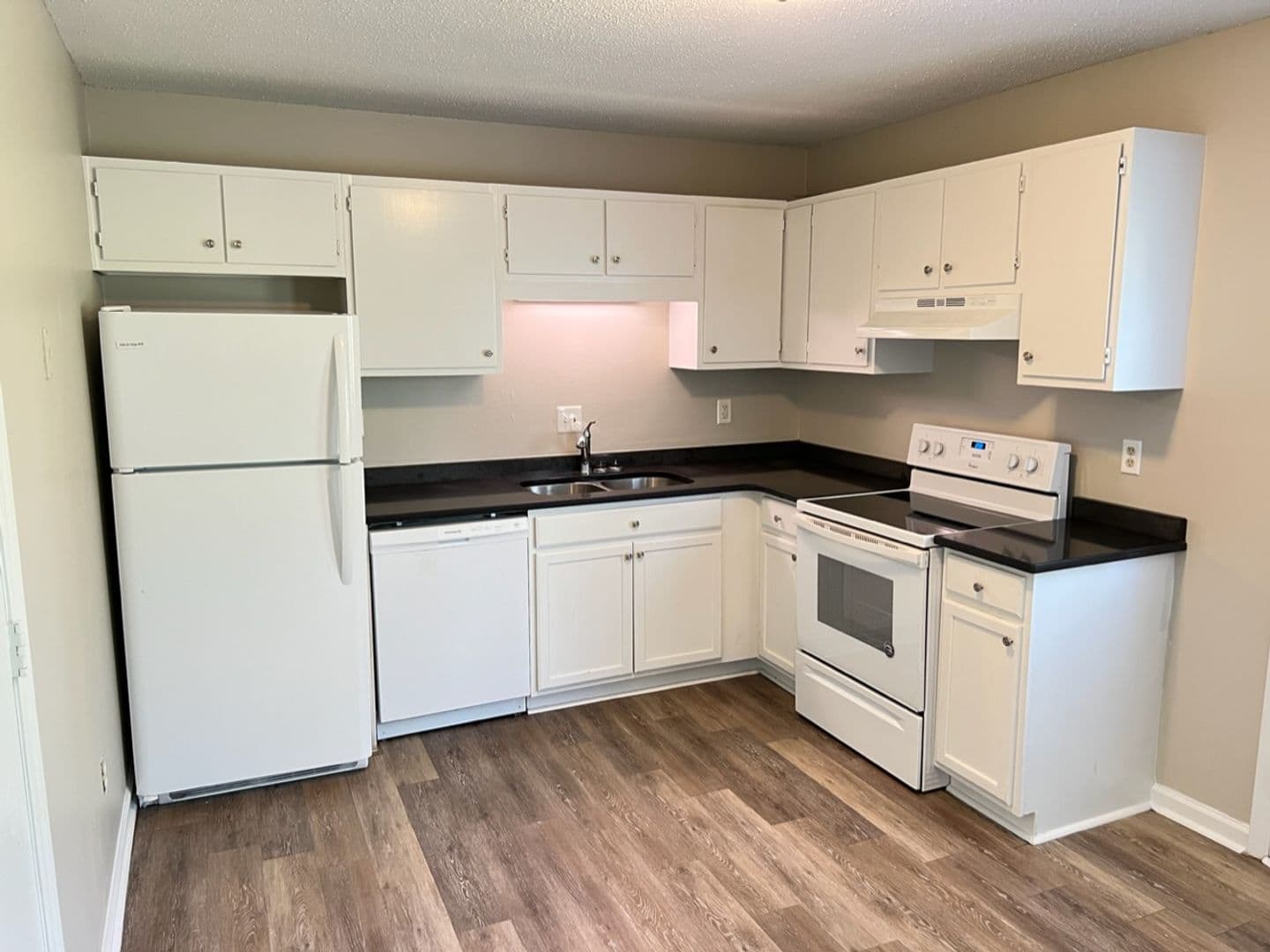 Durham House: 1410-B Cherrycrest Dr