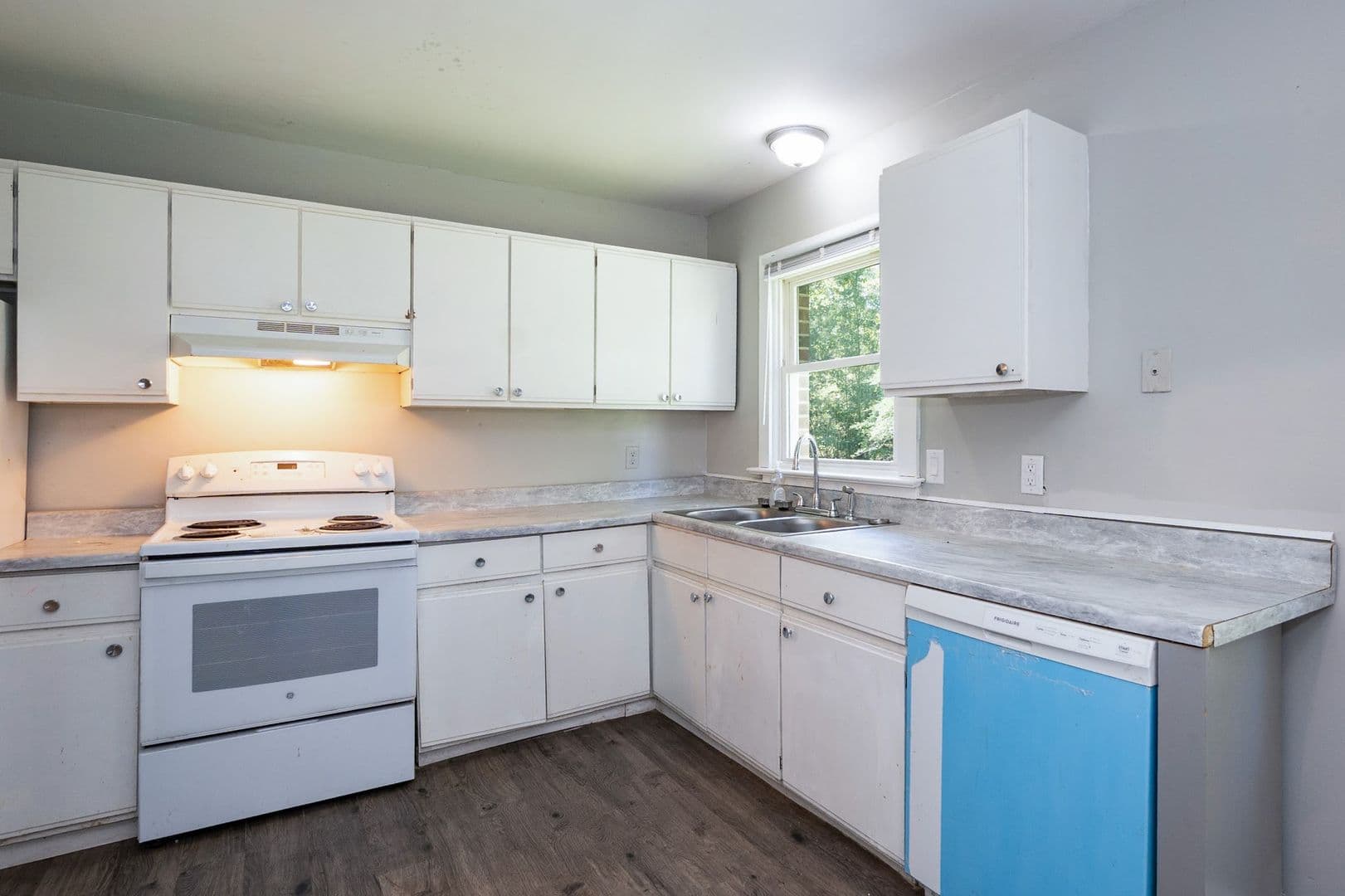 Warrenton House: 110-102 Warrenton Village Dr