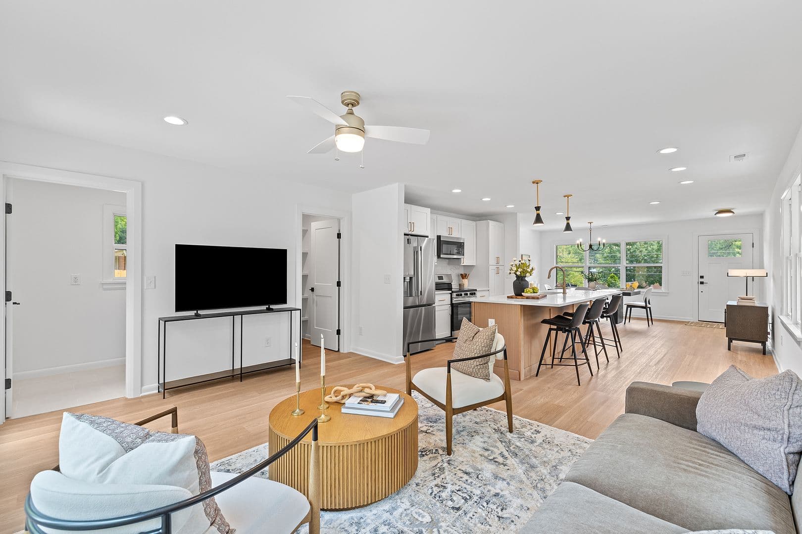 Raleigh House: 420 Peyton St