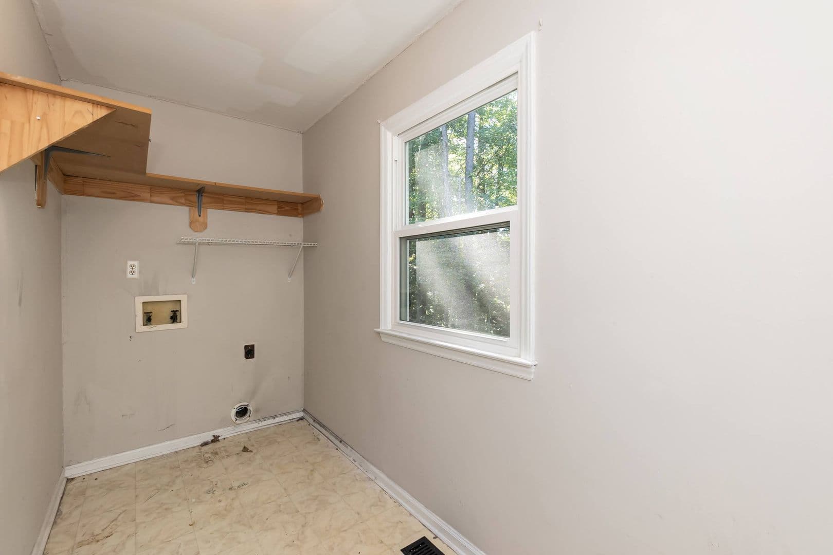 Cary House: 102 McIntosh Ct