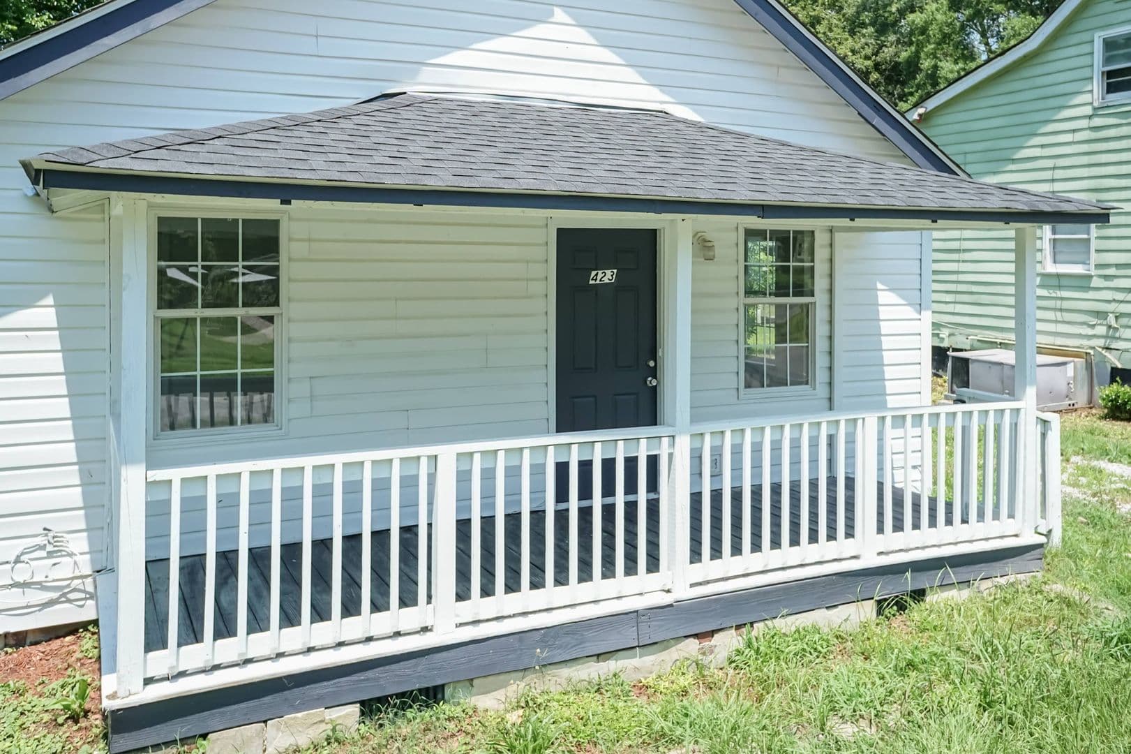 Henderson House: 423 E Rockspring St
