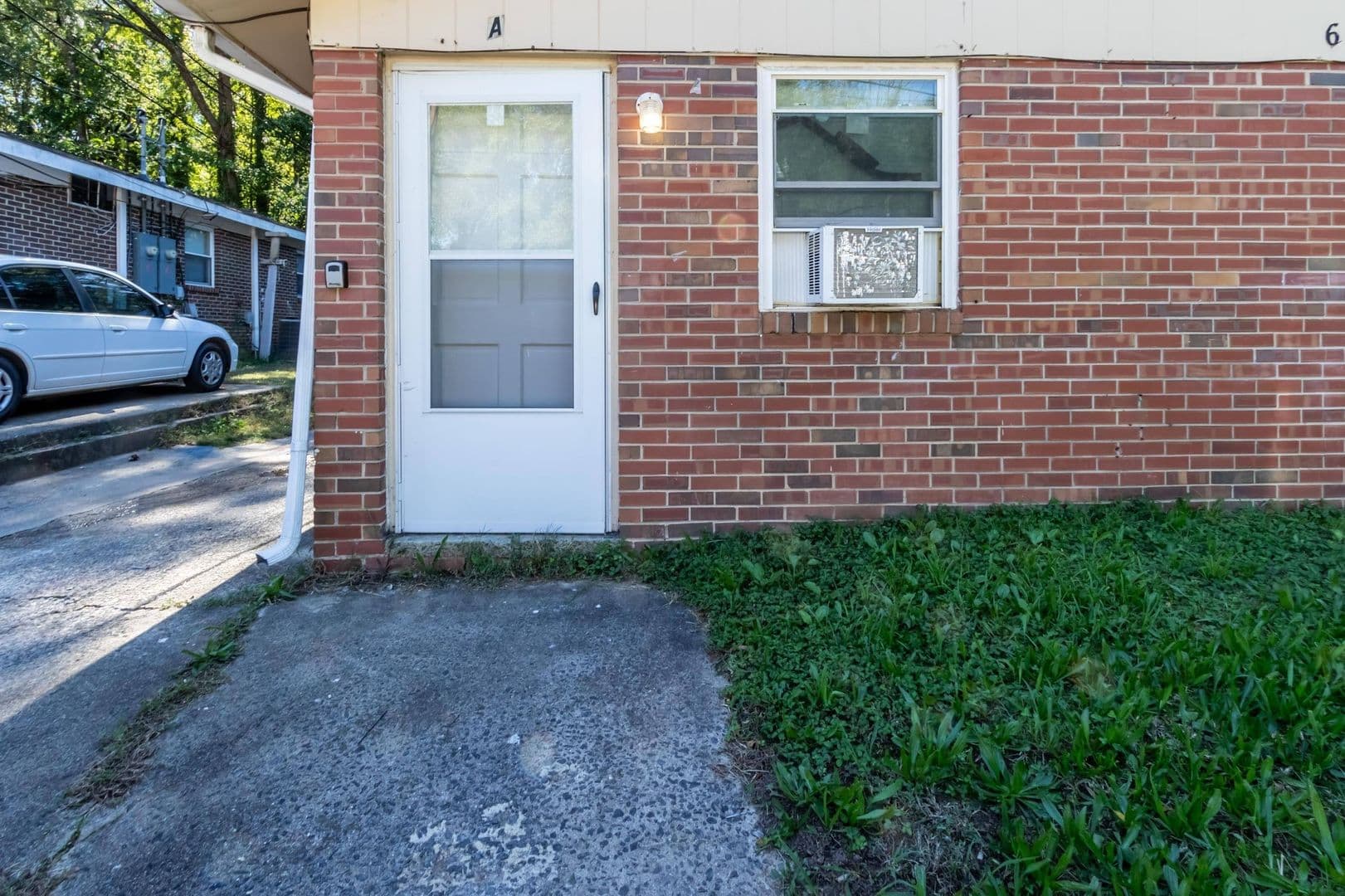 Durham House: 602 A Barton St