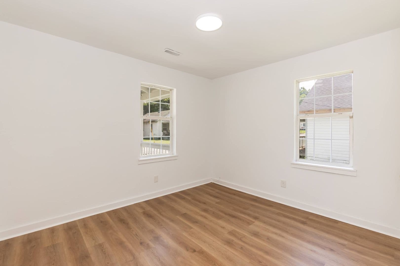 Henderson House: 423 E Rockspring St