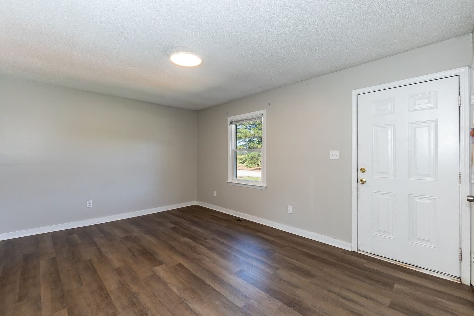 Warrenton House: 103-103 Warrenton Village Dr