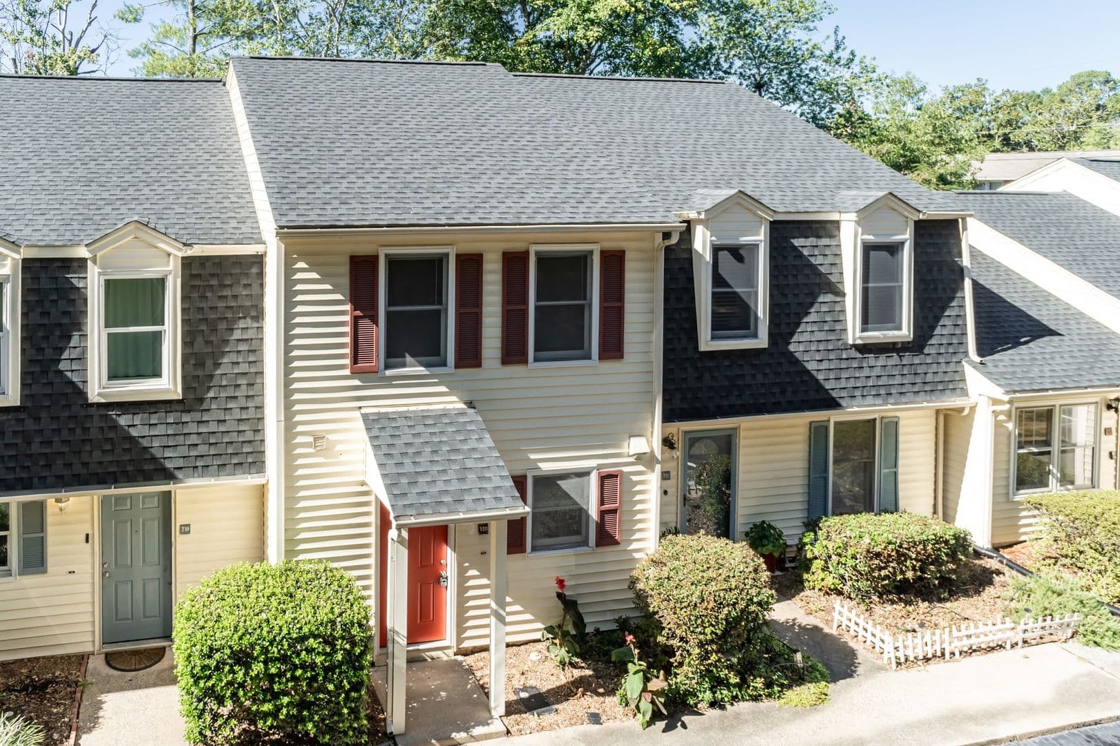 Durham House: 1507 Clermont Rd T-20
