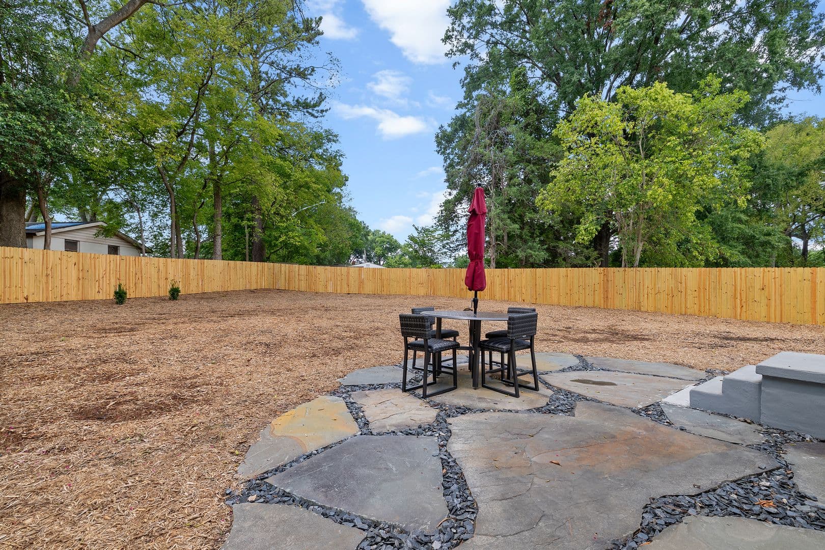 Raleigh House: 420 Peyton St