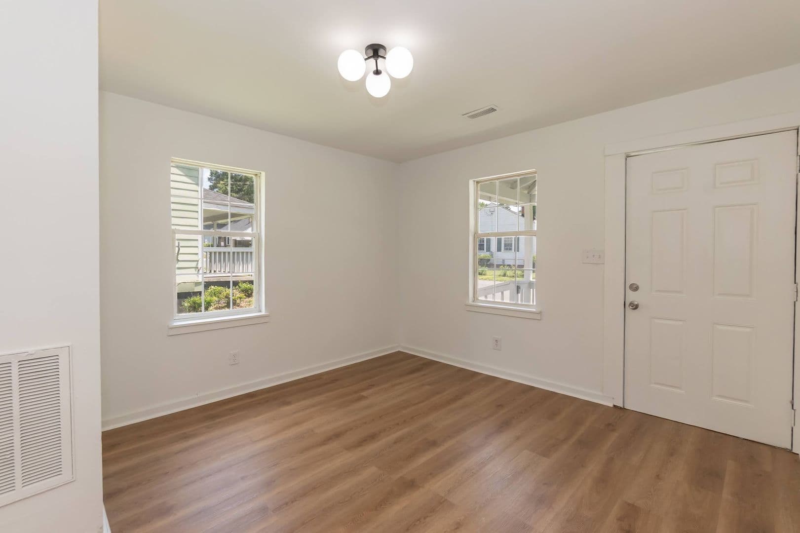 Henderson House: 423 E Rockspring St
