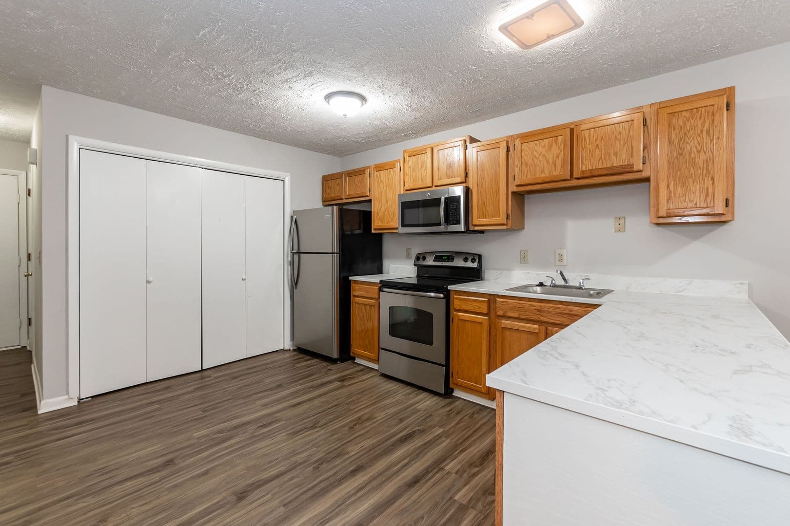 Fayetteville House: 6809 Willowbrook Dr Apt 2