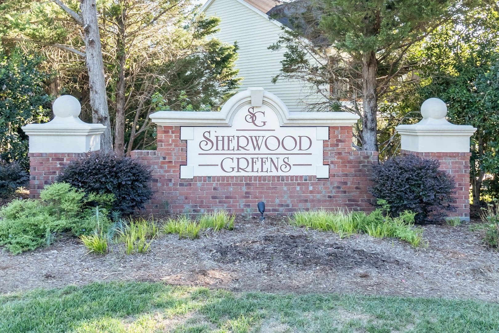 Cary House: 204 Sherwood Forest Place