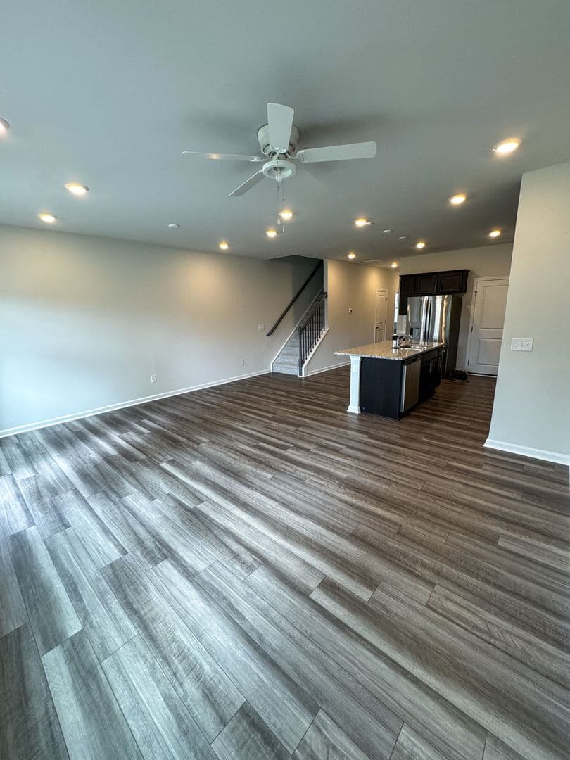 Smithfield House: 204 Paramount Dr