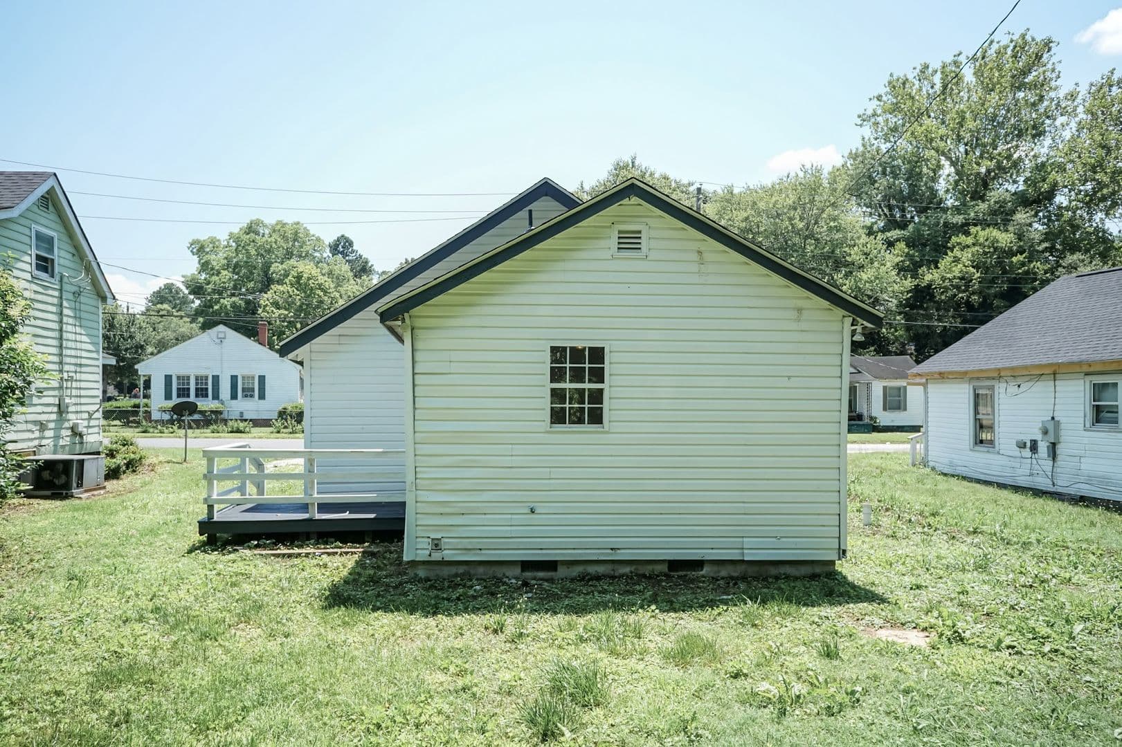 Henderson House: 423 E Rockspring St