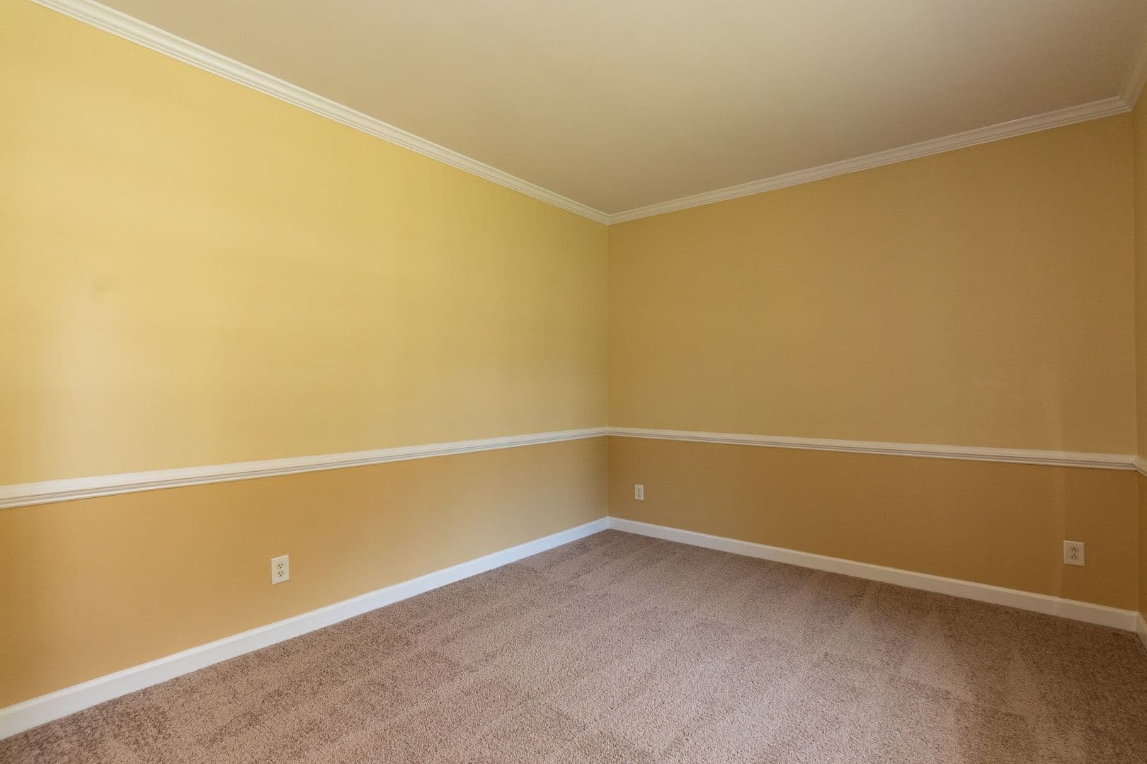 Durham House: 1006 Goldenview Ct