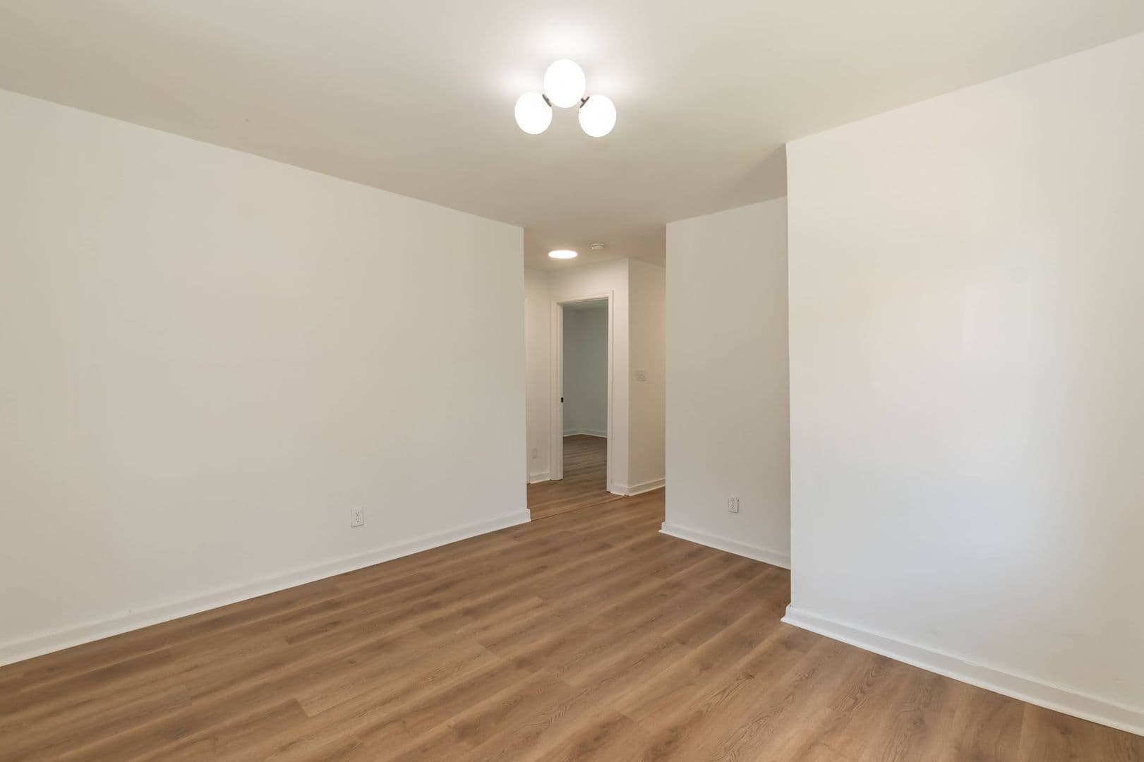 Henderson House: 423 E Rockspring St