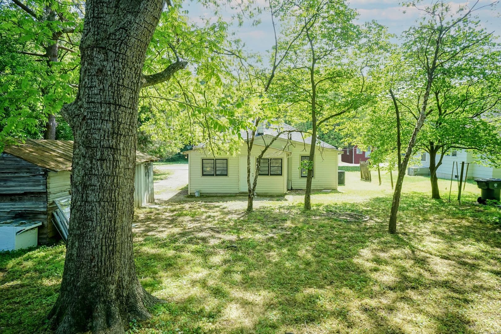 Henderson House: 930 Elm St