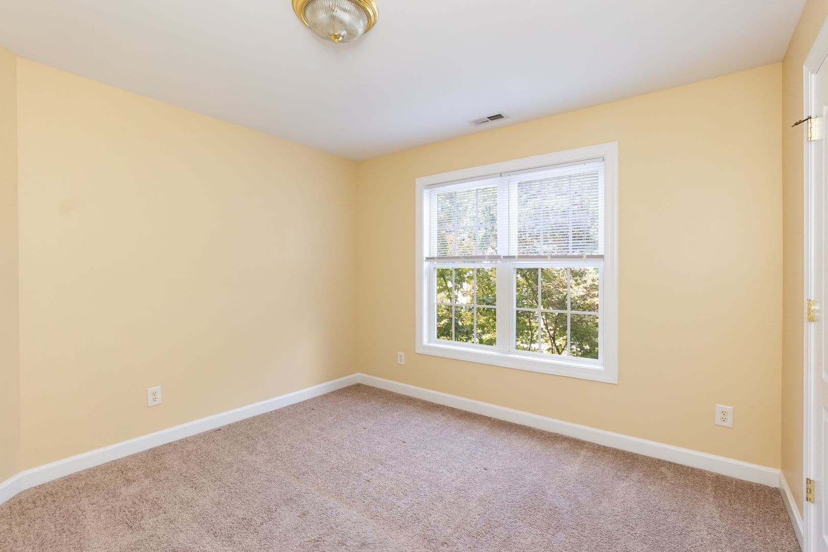 Durham House: 1006 Goldenview Ct